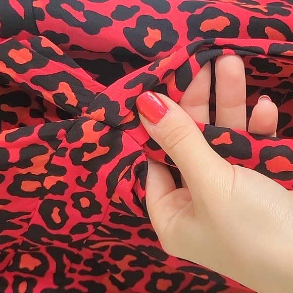 BANANA REPUBLIC Puff Sleeve Red Leopard Print Wrap Dress, Size 2 - Picture 6 of 7